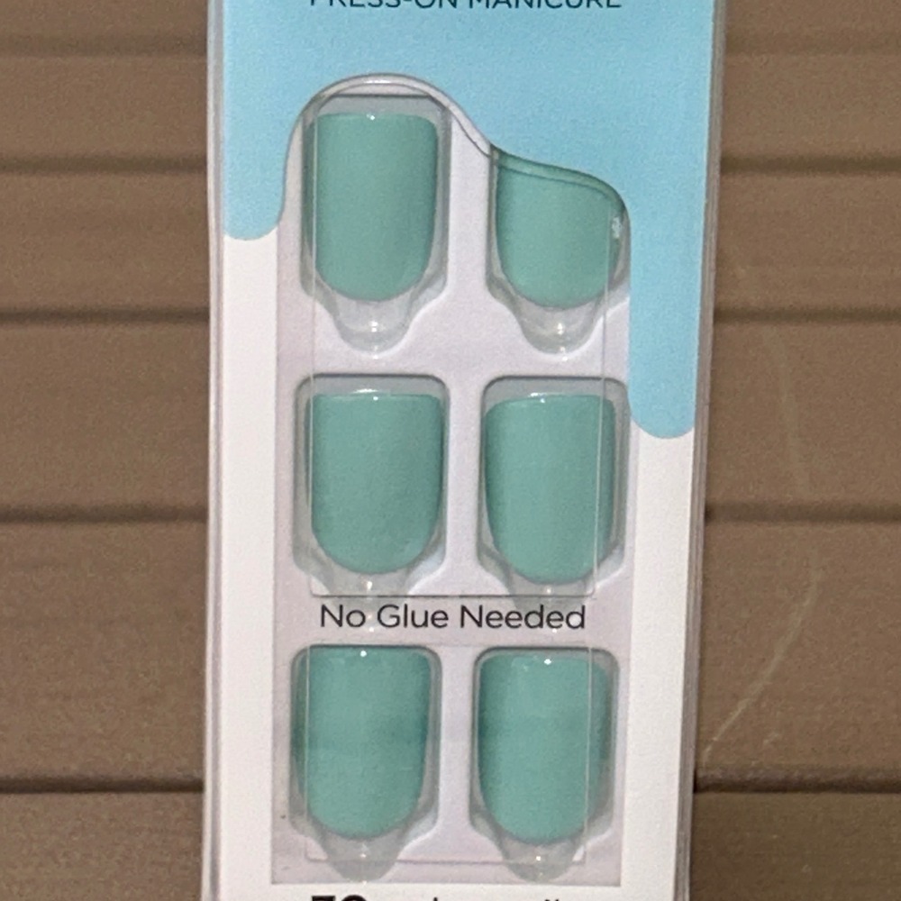 imPRESS Color Mint To Be 008 Press-On Manicure No Glue Needed Short Nails